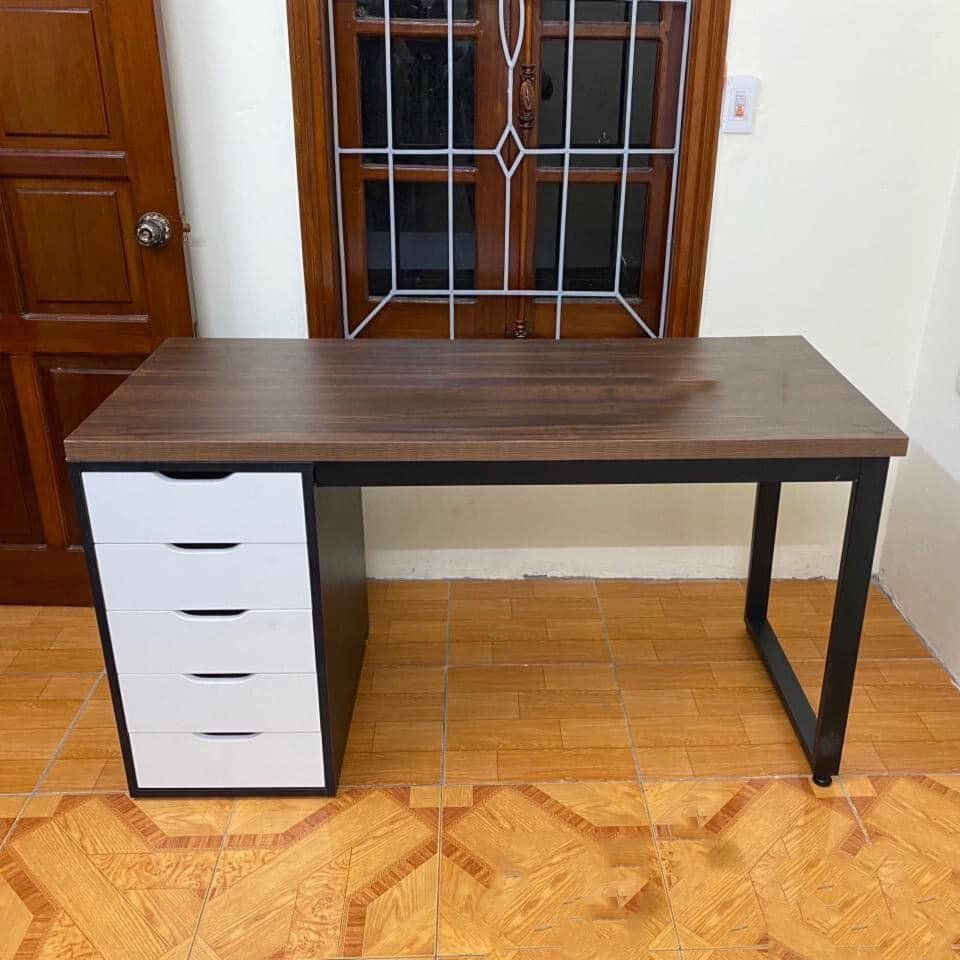 Bàn Làm Việc MDF Chân Sắt Kèm Hộc Tủ 5 Ngăn Kéo TT-BLV554