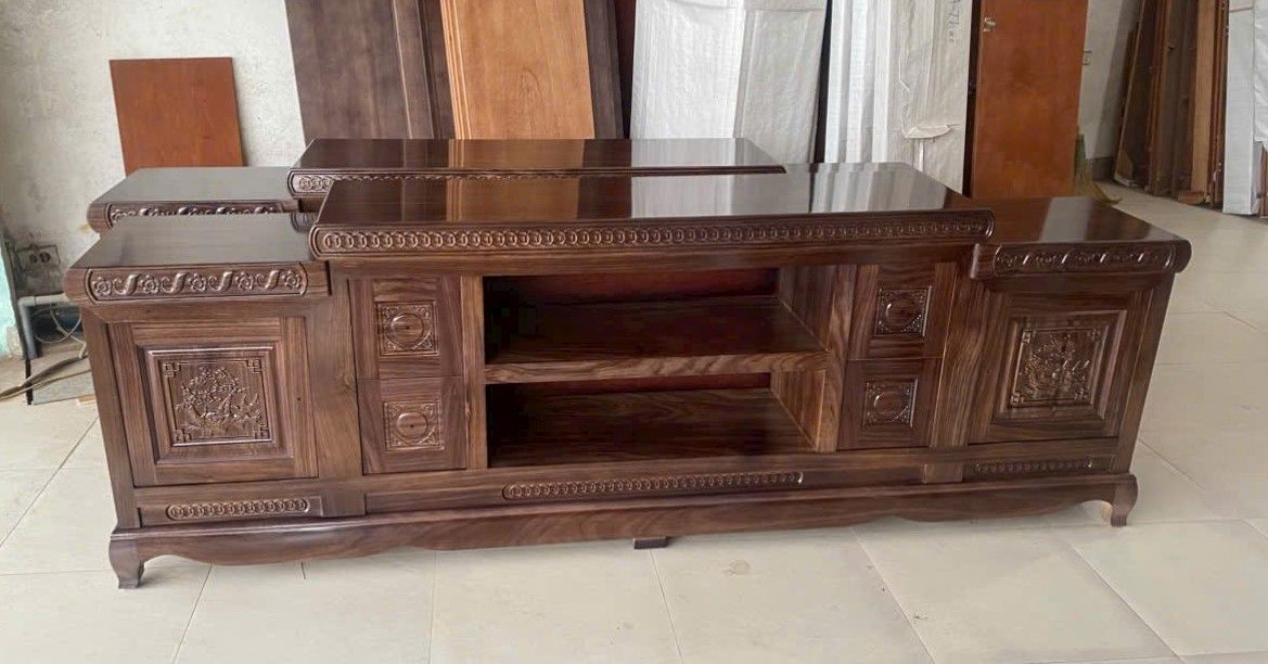 Kệ Tivi Gỗ Hương Mẫu Nhô Giữa Hoa Dây TT-KTV564